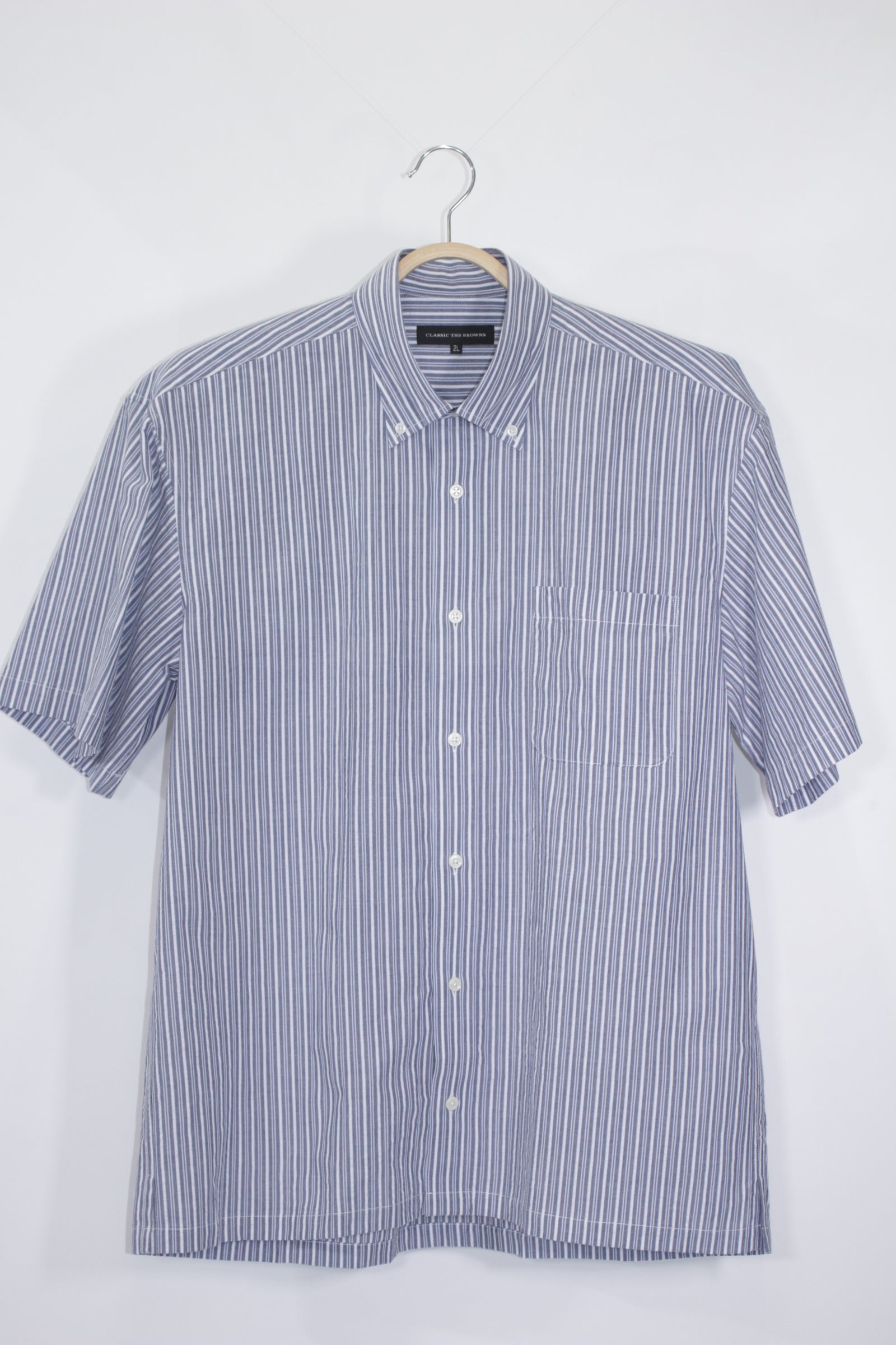 WAACワックスブラウン/白 サッカー生地 ストライプ柄 シャツ 2サイズ WHIMSIC（ウィムジック）の「【UNISEX】シアサッカーストライプ